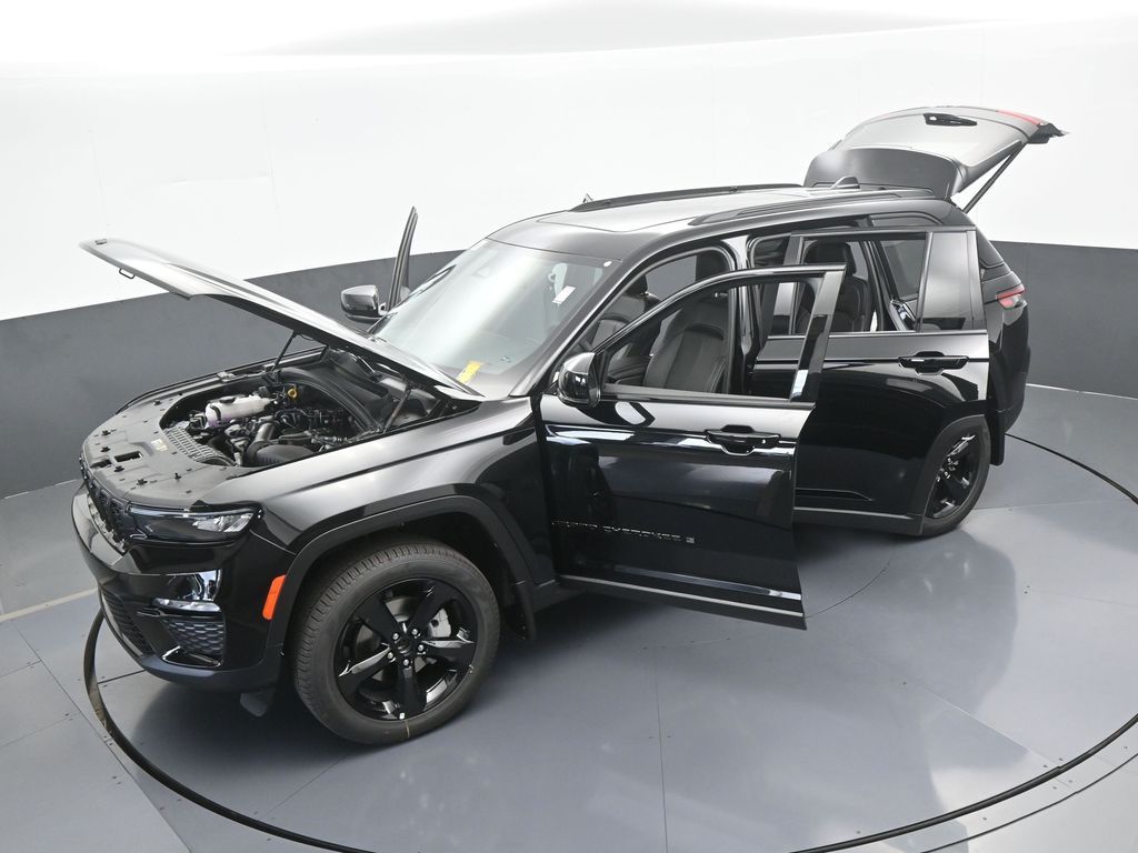 New 2025 Diamond Black Crystal Pearlcoat Jeep Limited image 61