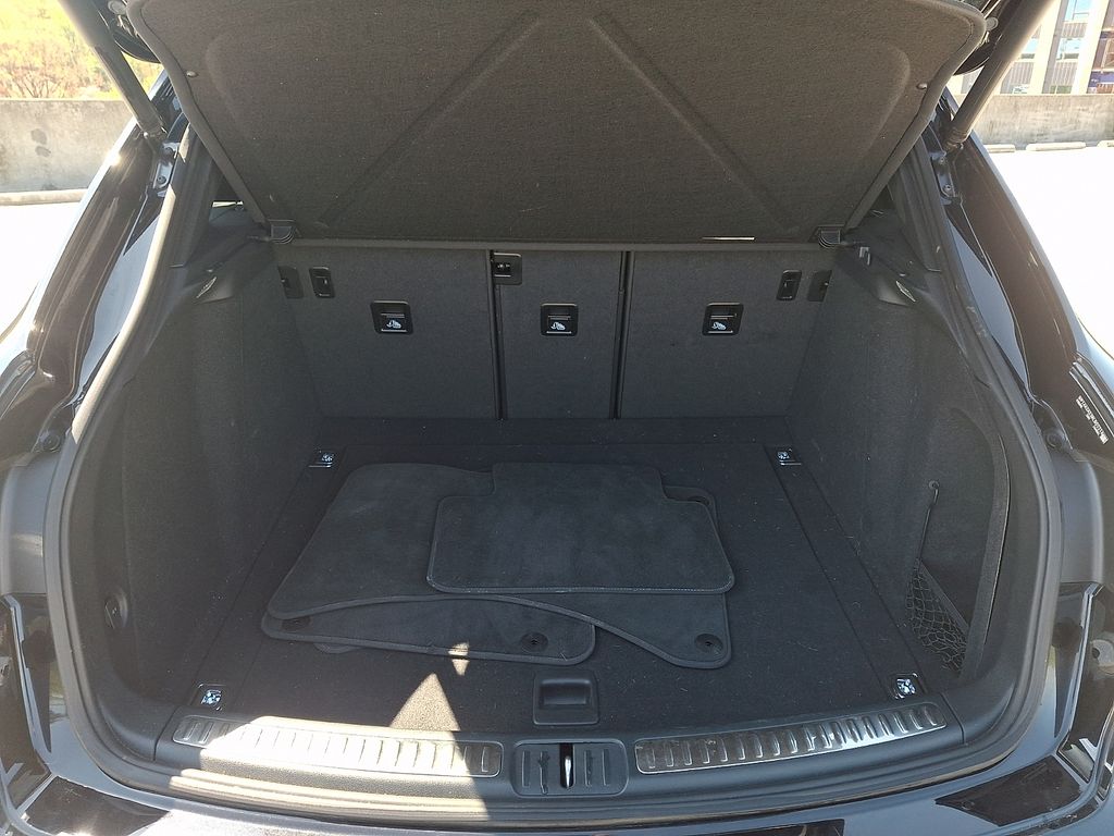 Thumbnail: 2024 Porsche Macan - 29