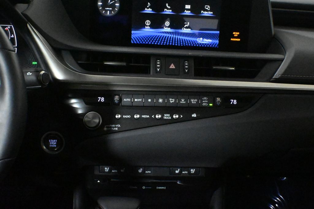 Thumbnail: 2021 Lexus ES - 23