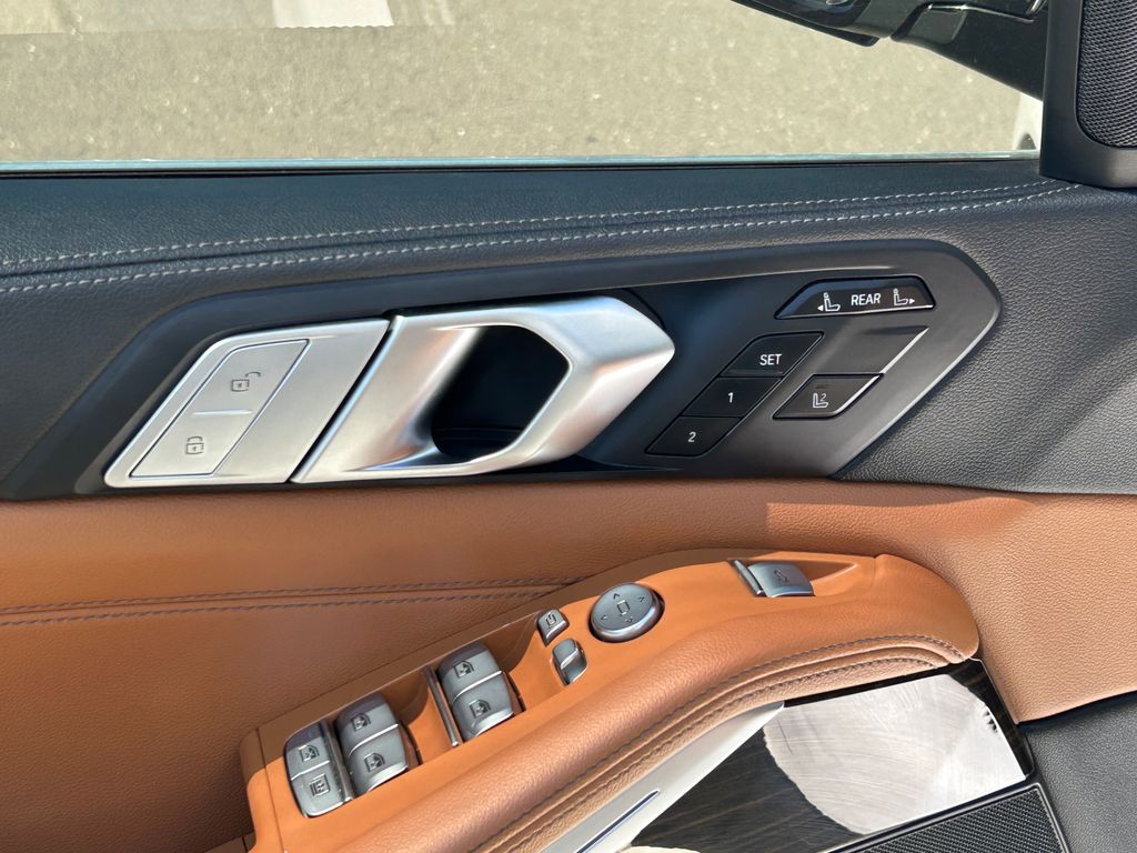 Thumbnail: 2021 BMW X7 - 12