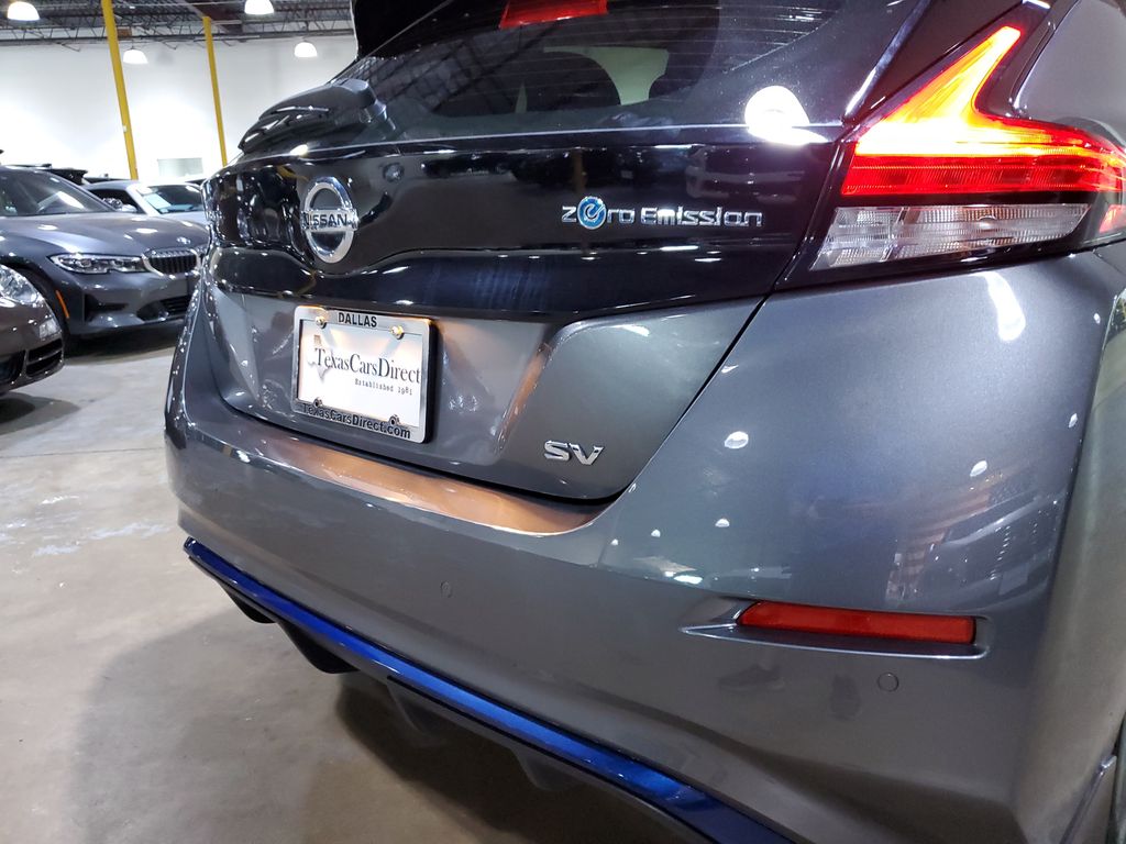 2021 Nissan LEAF SV photo