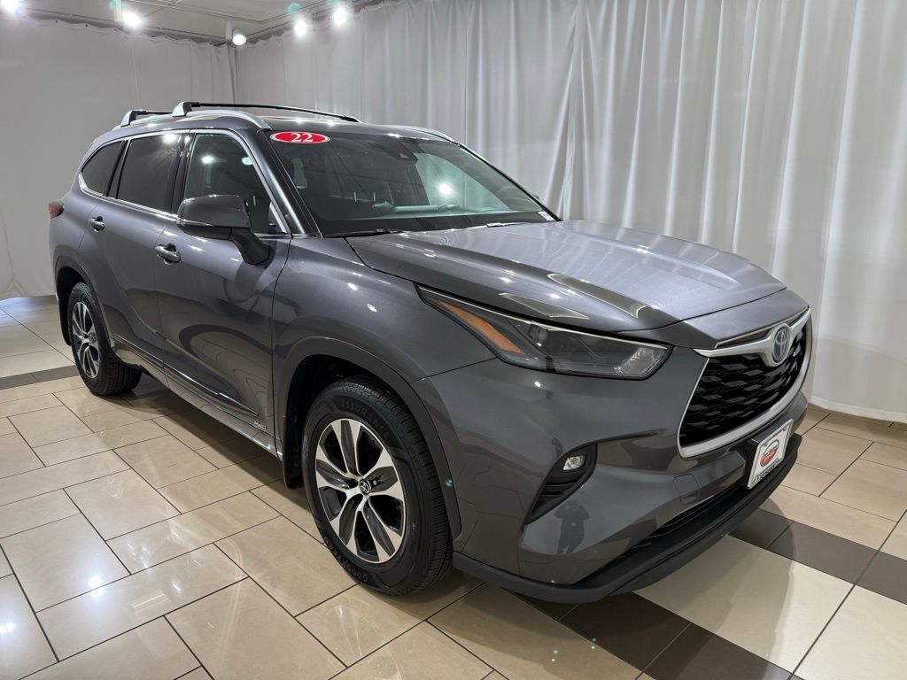 Thumbnail: 2022 Toyota Highlander - 7