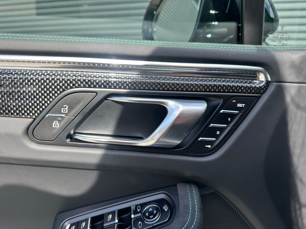 Thumbnail: 2026 Porsche Macan - 20