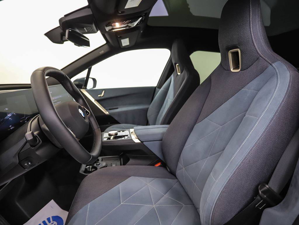 Thumbnail: 2026 BMW iX - 11