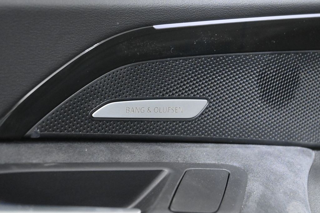 Thumbnail: 2025 Audi SQ5 - 24