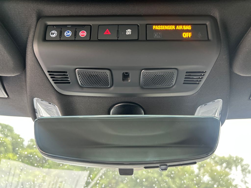 Used 2023 White Chevrolet Stingray image 17