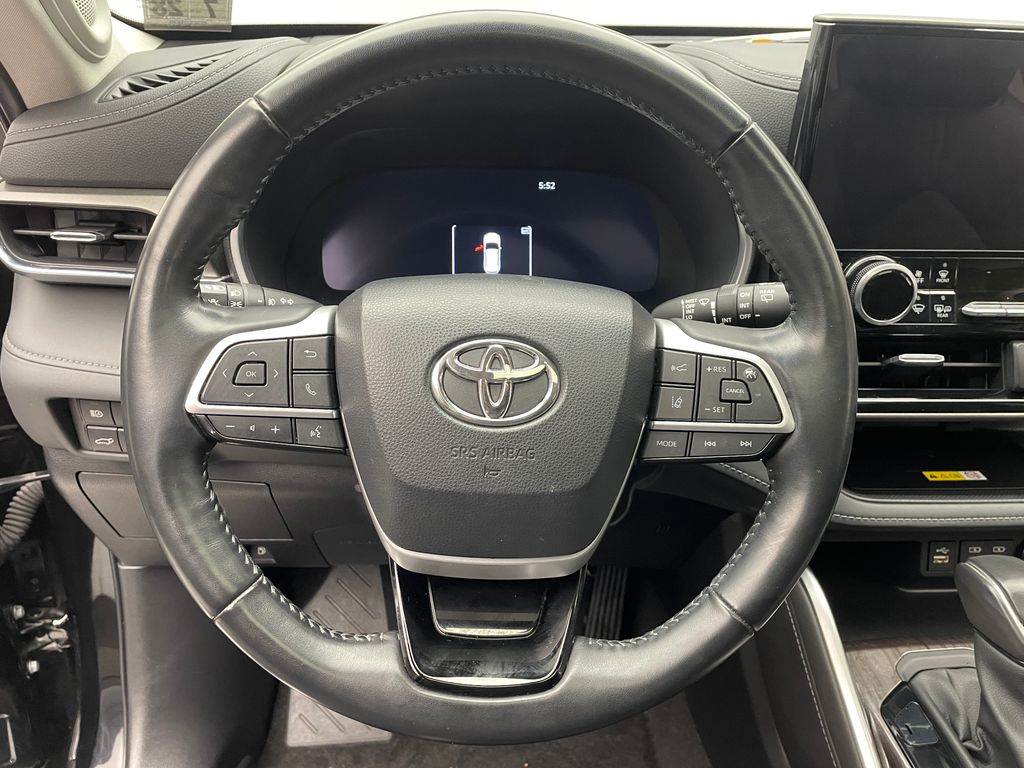 Thumbnail: 2023 Toyota Highlander - 21