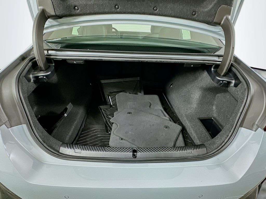 Thumbnail: 2025 BMW 5 Series - 27