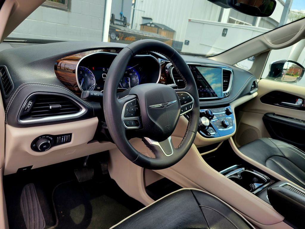 2023 Chrysler Pacifica Limited - Image 4