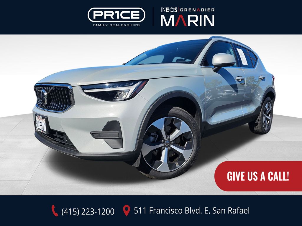 Gray Metallic 2025 Volvo XC40 B5 Core Bright Theme AWD SUV / Crossover All-Wheel Drive Automatic