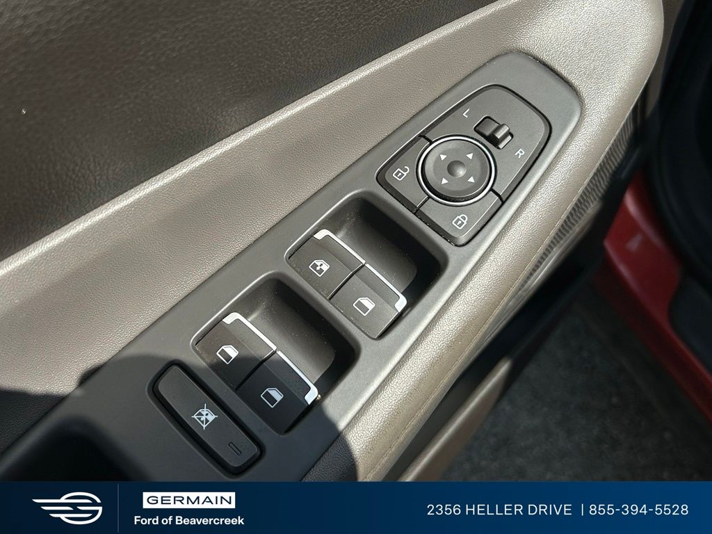 Used 2020 Orange Hyundai SE image 17