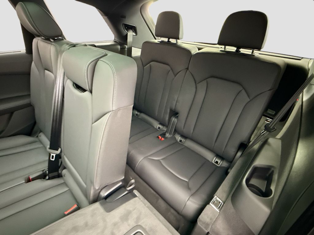 Thumbnail: 2026 Audi Q7 - 23