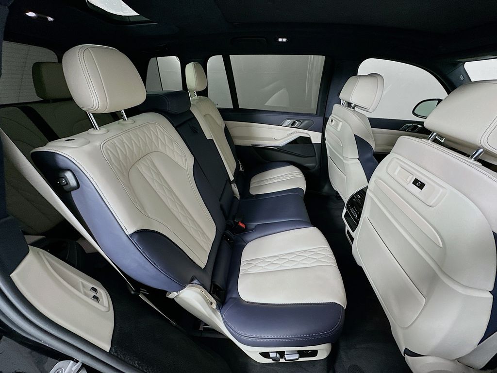 2022 BMW X7 xDrive40i 29