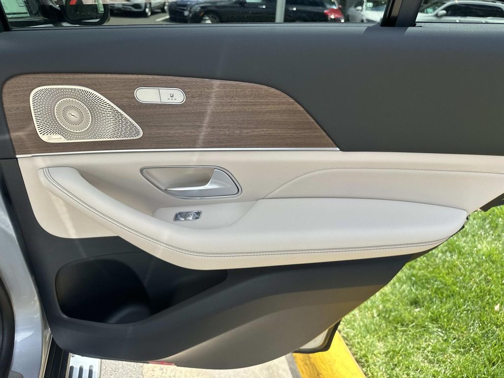 Thumbnail: 2026 Mercedes-Benz GLE - 12