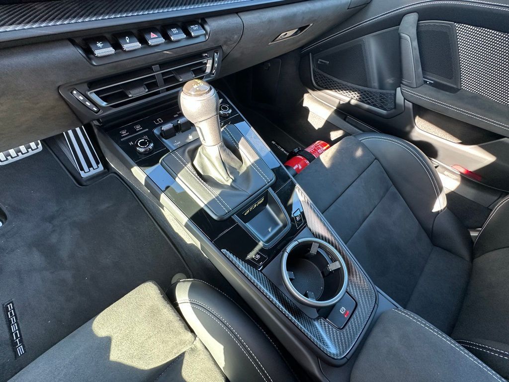 Thumbnail: 2025 Porsche 911 - 29