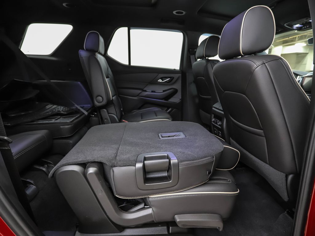 Thumbnail: 2023 Chevrolet Traverse - 32