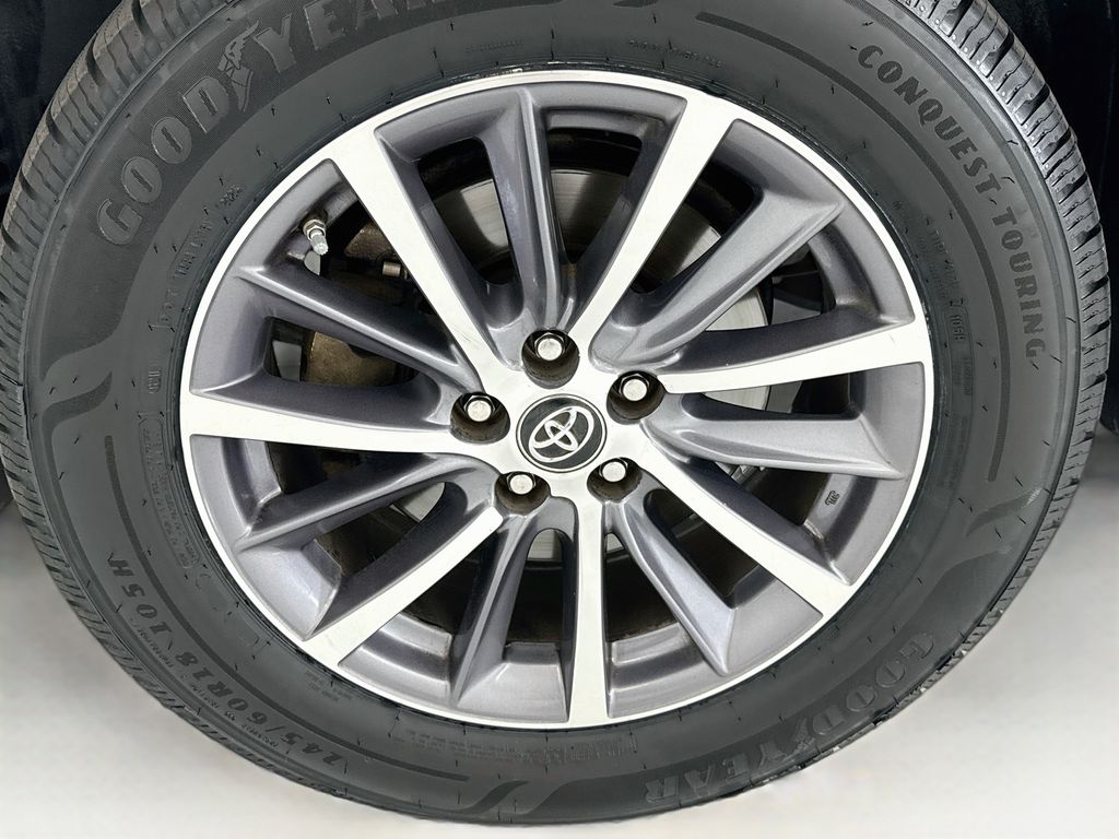 Thumbnail: 2019 Toyota Highlander - 28