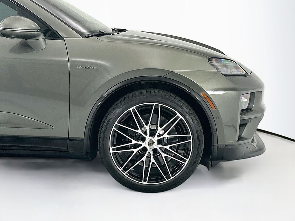 Thumbnail: 2026 Porsche Macan - 11