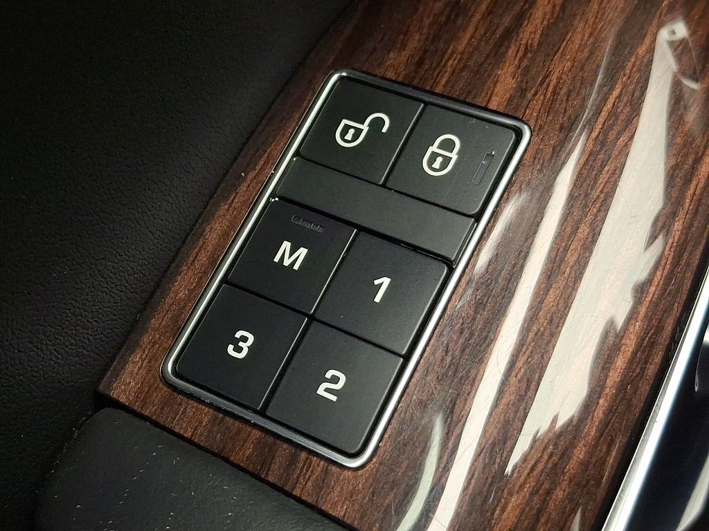 Thumbnail: 2017 Land Rover Range Rover - 29