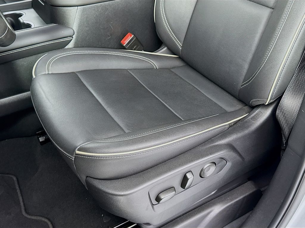 2024 Chevrolet Suburban Premier photo