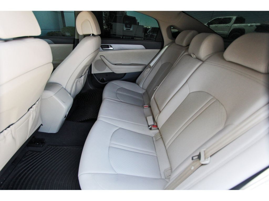 2017 Hyundai Sonata SE White at Autostrade