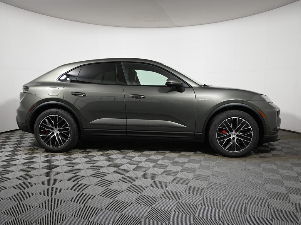 Thumbnail: 2025 Porsche Macan - 8