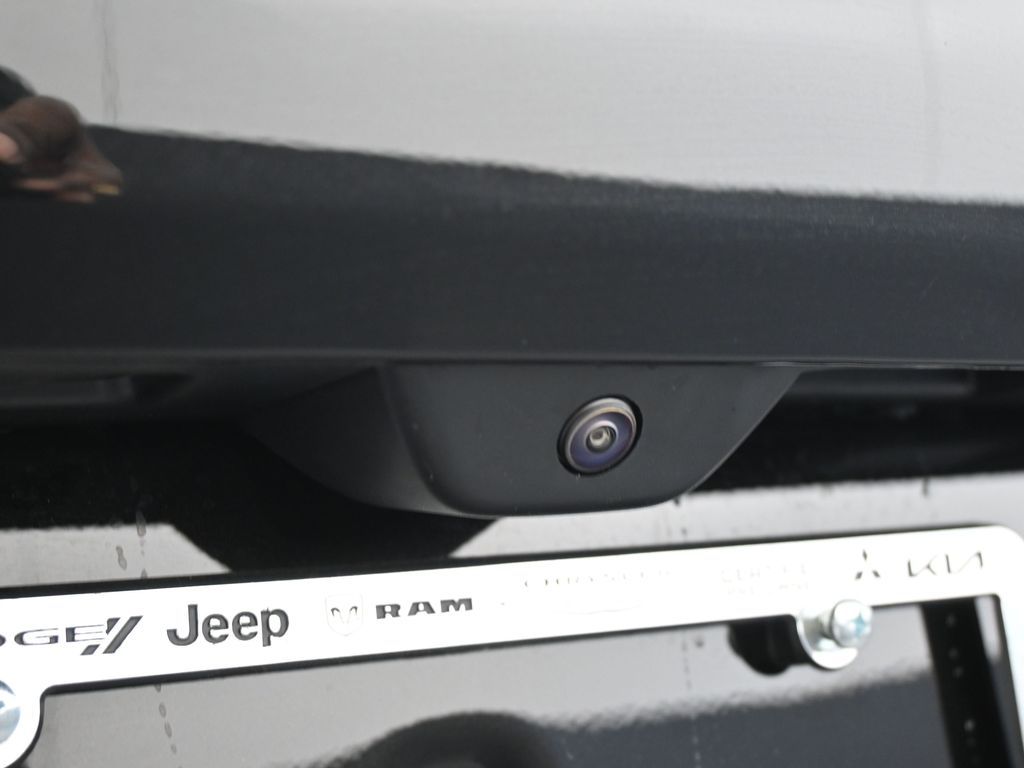 New 2026 Diamond Black Crystal Pearlcoat Jeep Limited image 30