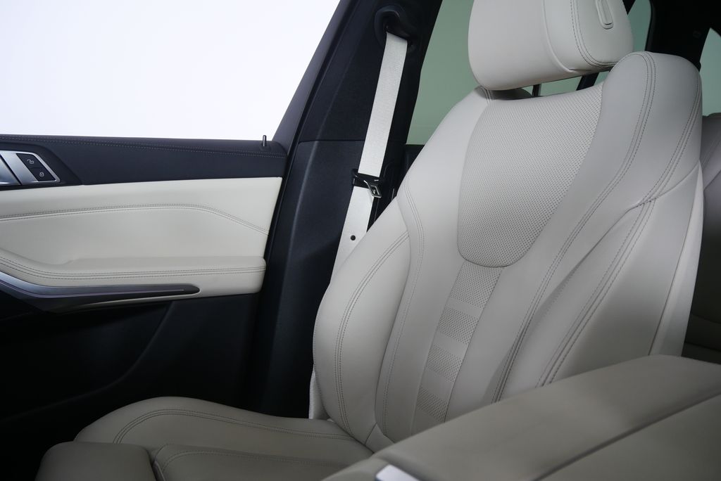 Thumbnail: 2020 BMW X5 - 22