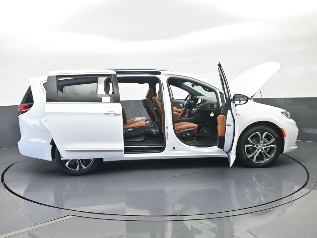 New 2026 Bright White Clearcoat Chrysler Pinnacle image 83