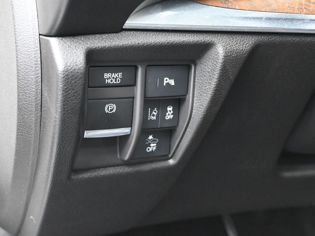 Used 2020 Black Acura Technology image 17