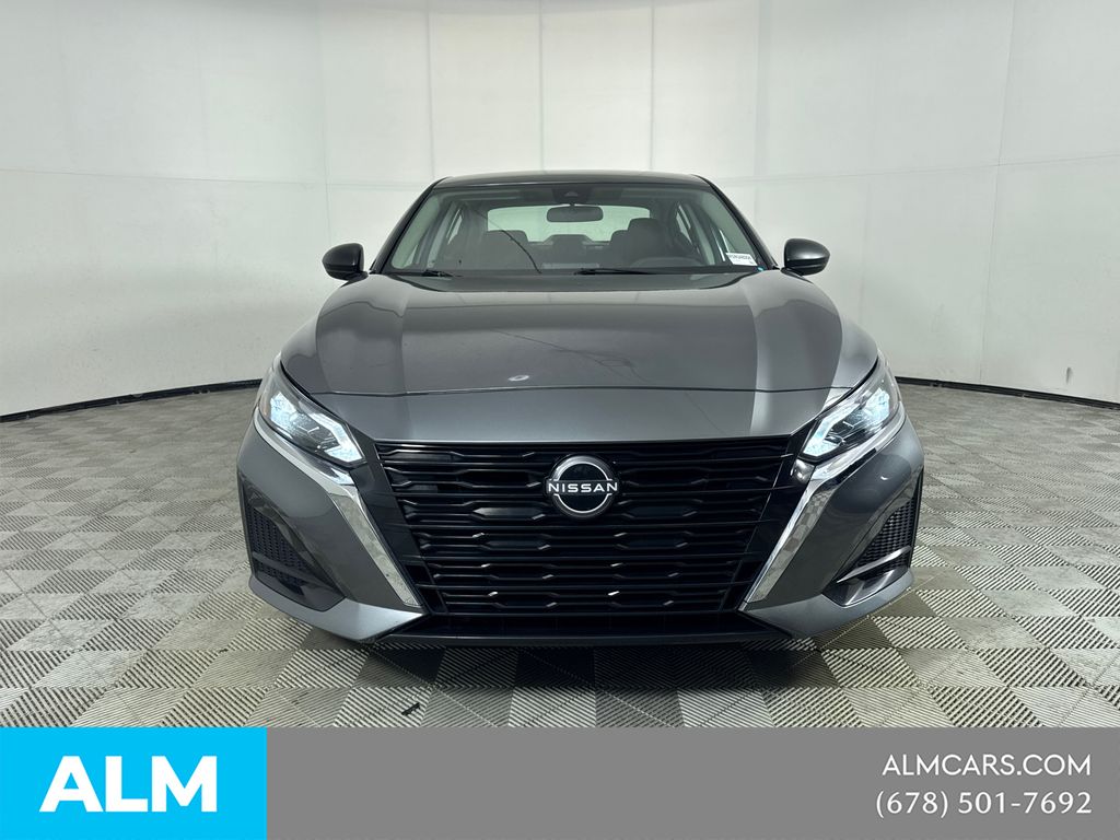 Used 2025 Gray Nissan 2.5 SV image 3