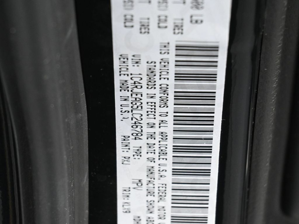 Used 2020 Diamond Black Crystal Pearlcoat Jeep Altitude image 18