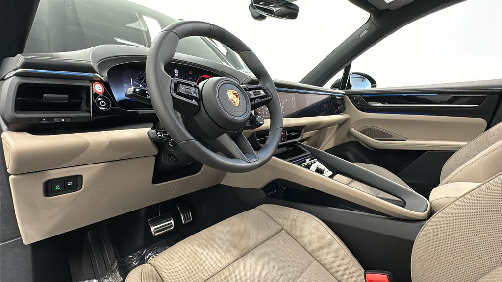 Thumbnail: 2025 Porsche Macan - 4