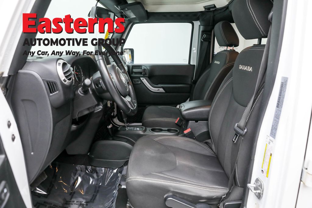 Used 2018 White Jeep Unlimited Sahara image 14