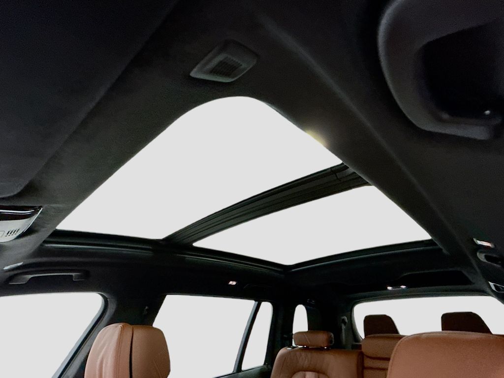 Thumbnail: 2027 BMW X7 - 12