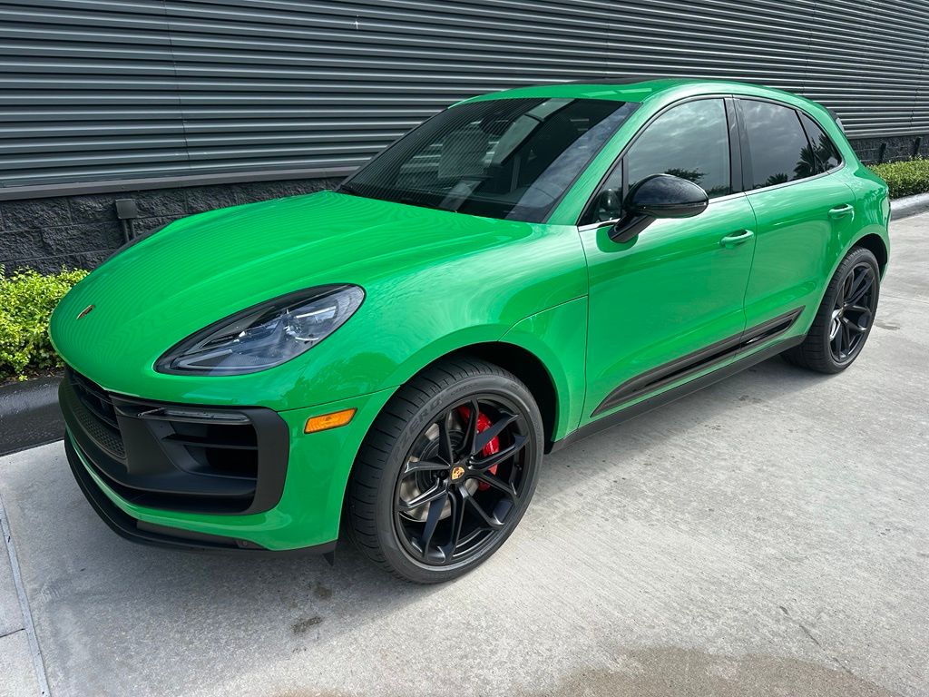 Thumbnail: 2026 Porsche Macan - 7