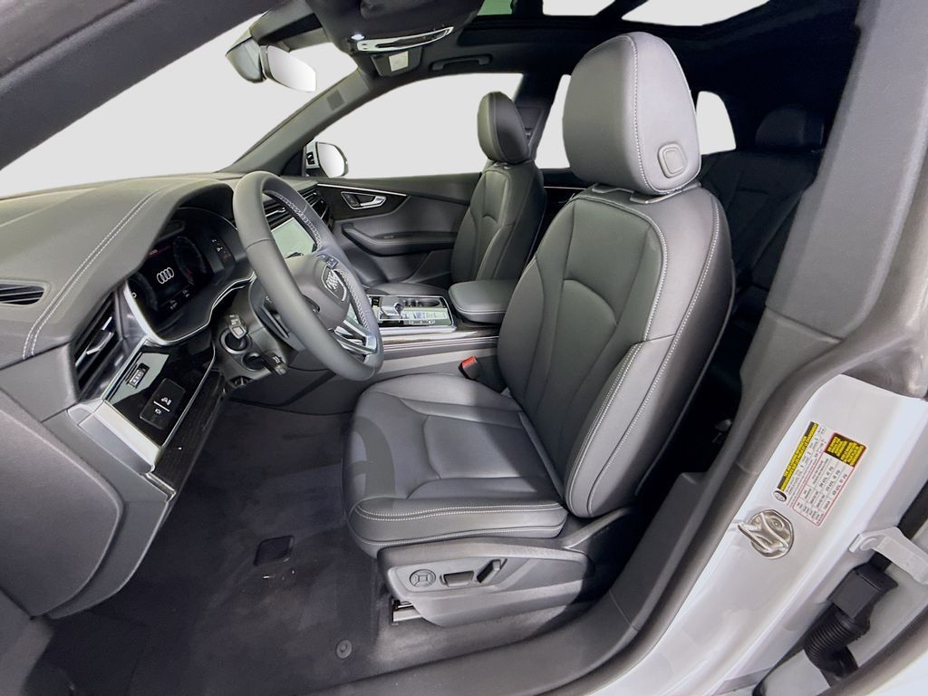 Thumbnail: 2026 Audi Q8 - 21
