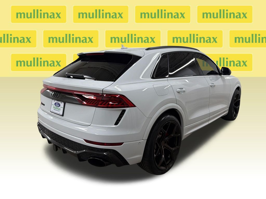 Used 2023  Audi 4.0T image 3