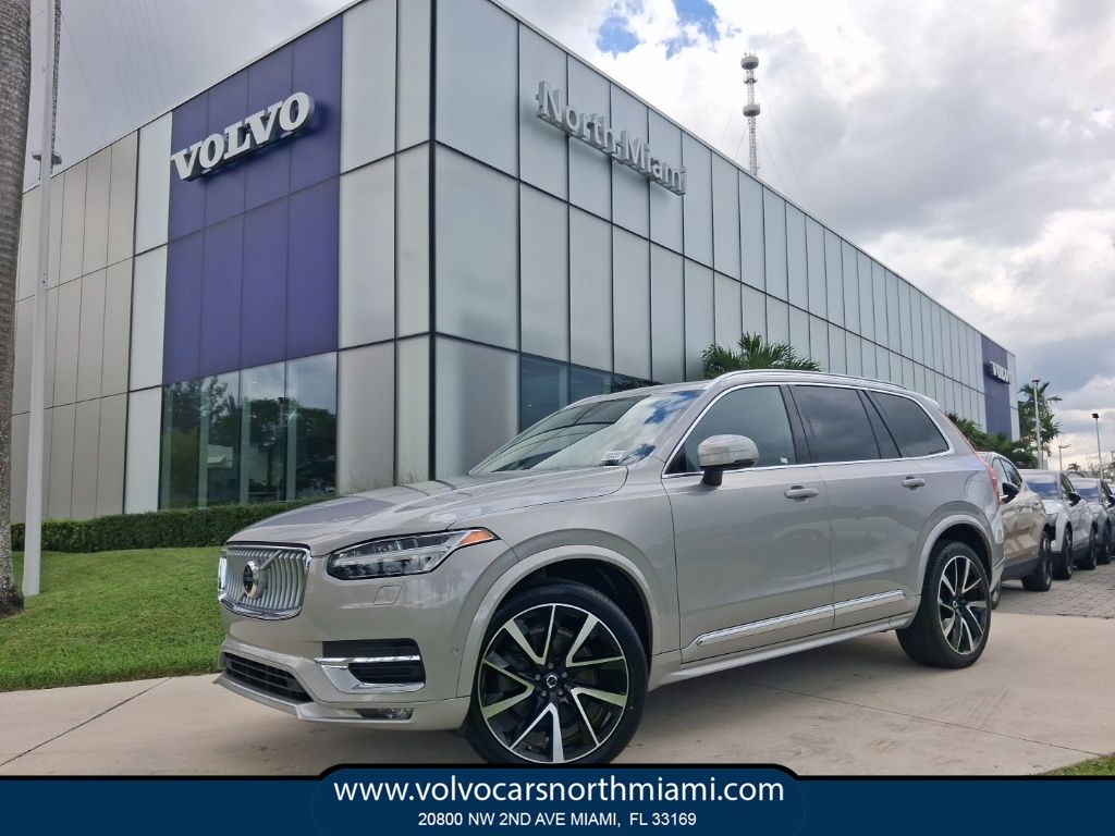 2023 Volvo XC90 B5 Plus
