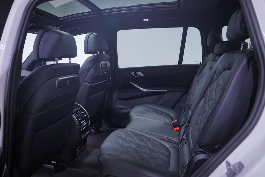 Thumbnail: 2024 BMW X7 - 9