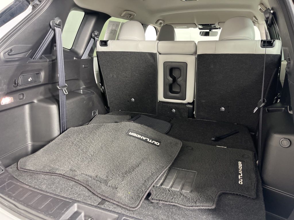 Thumbnail: 2025 Mitsubishi Outlander - 9