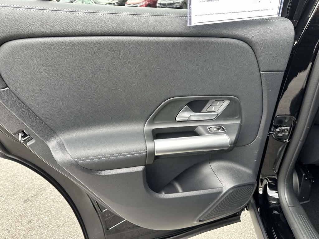 Thumbnail: 2025 Mercedes-Benz GLA - 30