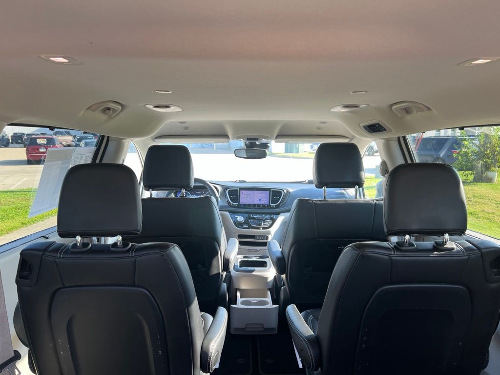 Used 2023 Chrysler Pacifica Van