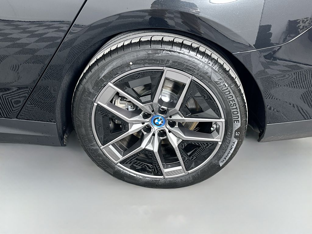 Thumbnail: 2025 BMW i5 - 23