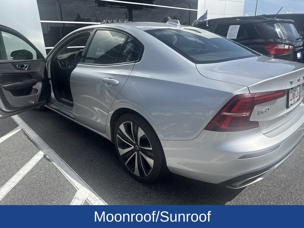 2022 Volvo S60 B5 Momentum