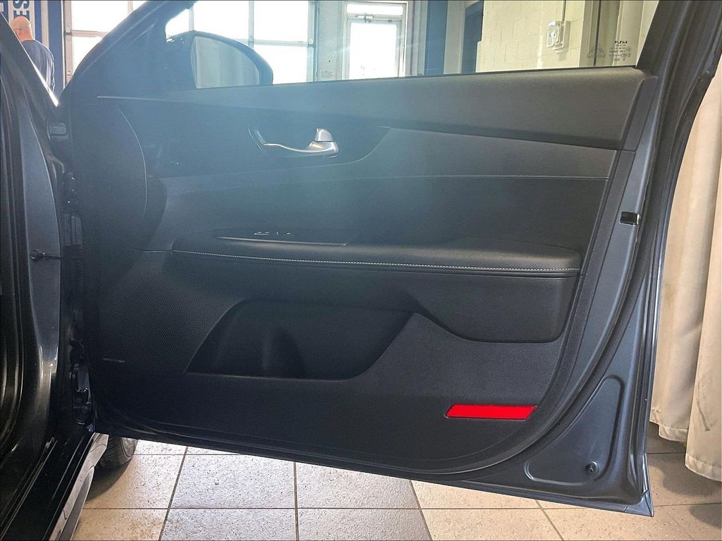 2024 Kia Forte — photo 12