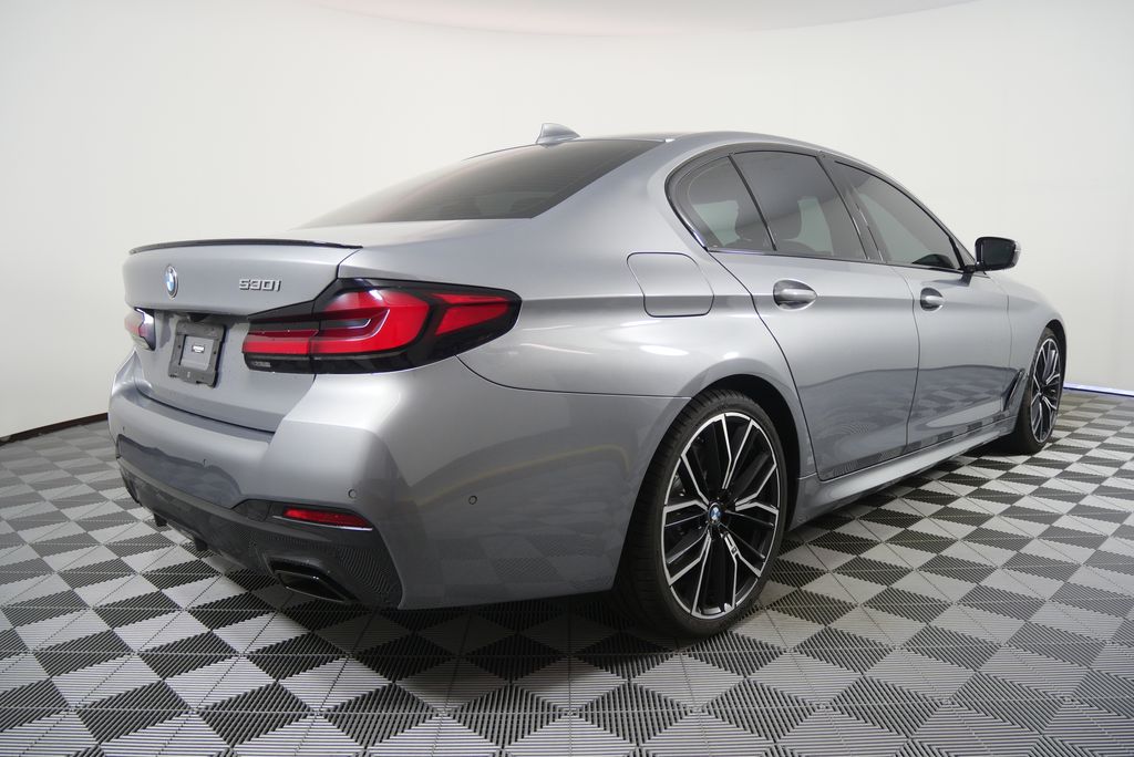 Thumbnail: 2023 BMW 5 Series - 3