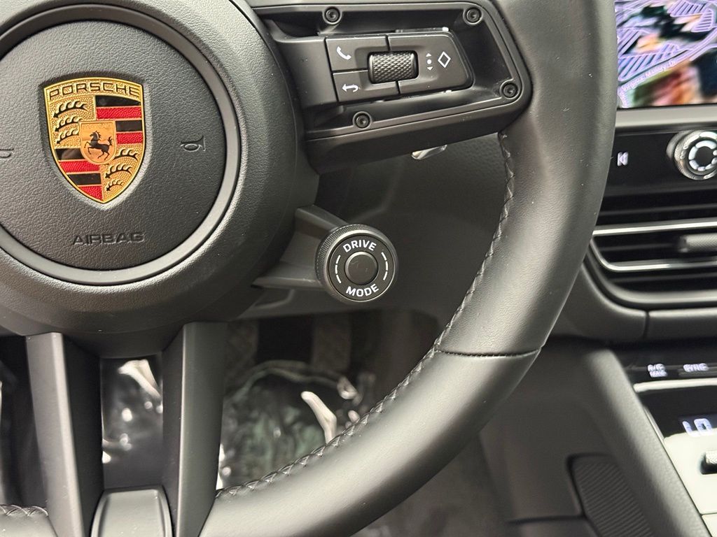 Thumbnail: 2026 Porsche Macan - 15
