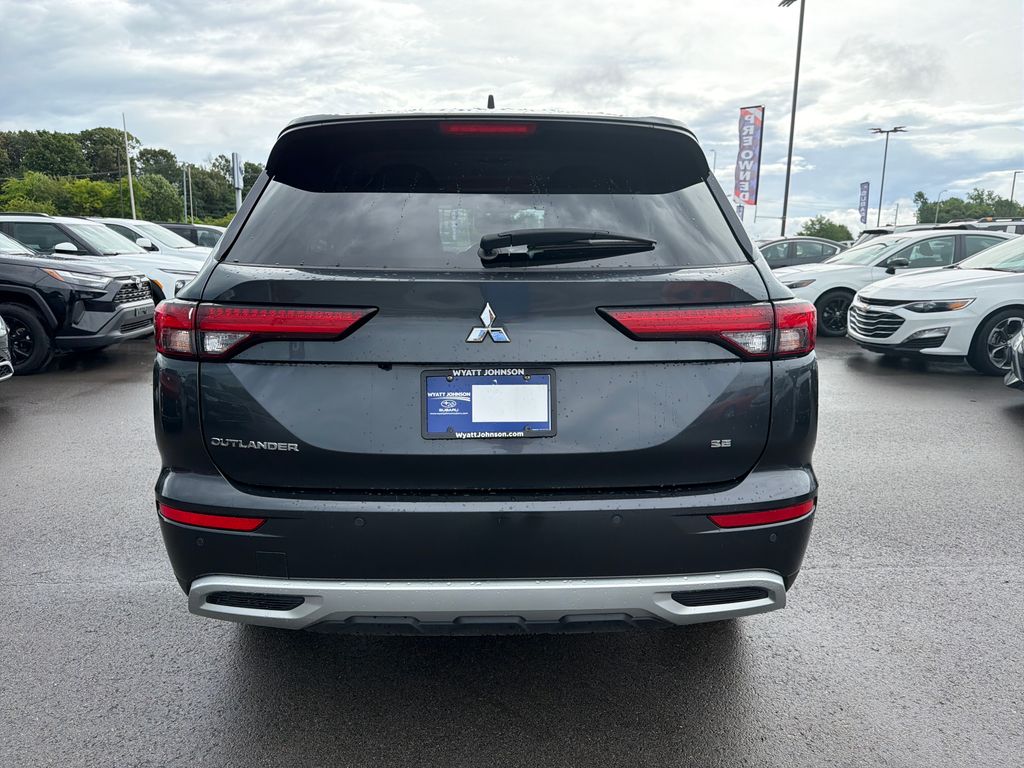 Used 2024 Gray Mitsubishi SE image 5