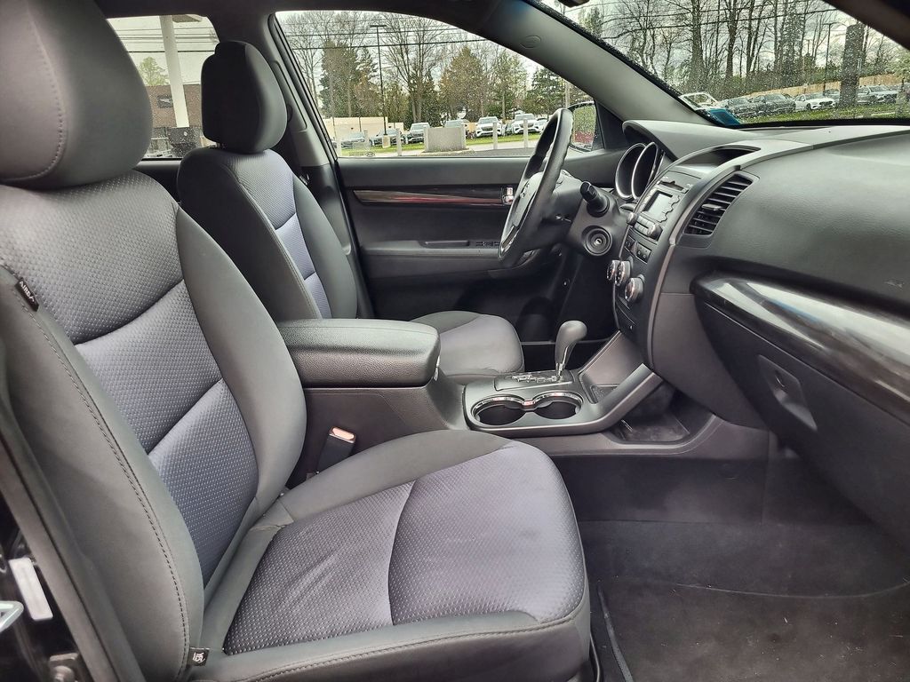 2012 Kia Sorento LX 6